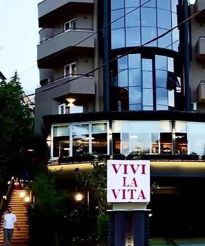 Vivi La Vita * Tirana