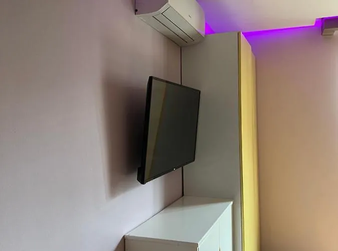 Vivi La Vita * Tirana