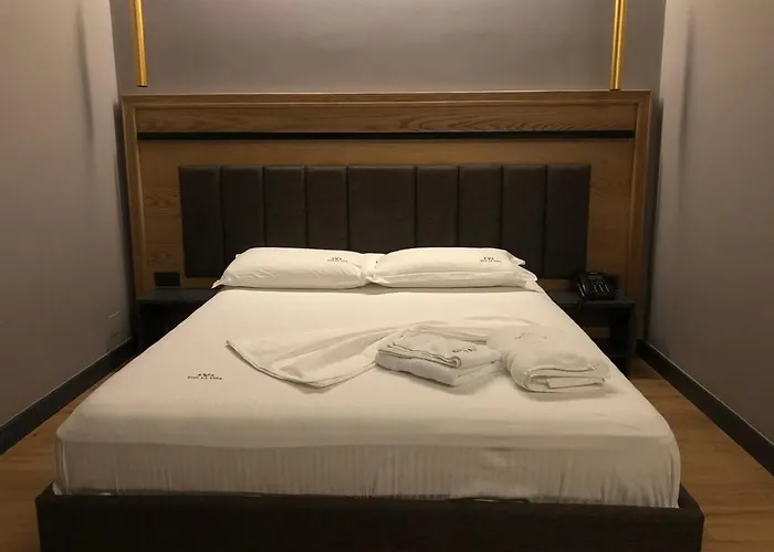 Vivi La Vita * Tirana